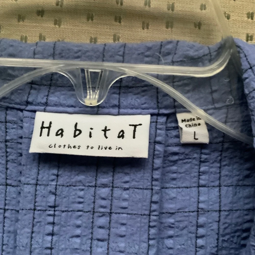 Habitat Women's Purpleish Blue Textured Button Down Shirt Size L - Picture 3 of 4